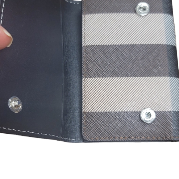 Burberry 6 key holder. EUC - Picture 4 of 5
